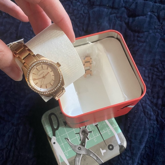 Rose gold fossil watch crystal bezel. tags, link and box included - Picture 4 of 4